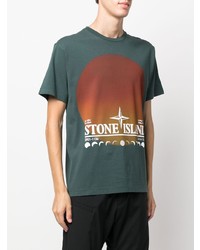 dunkelgrünes bedrucktes T-Shirt mit einem Rundhalsausschnitt von Stone Island