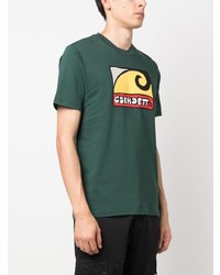 dunkelgrünes bedrucktes T-Shirt mit einem Rundhalsausschnitt von Carhartt WIP