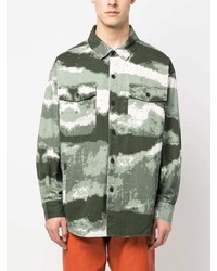 dunkelgrünes Camouflage Langarmhemd von YOUNG POETS