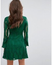 dunkelgrünes gerade geschnittenes Kleid aus Spitze von Boohoo