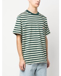 dunkelgrünes horizontal gestreiftes T-Shirt mit einem Rundhalsausschnitt von Carhartt WIP