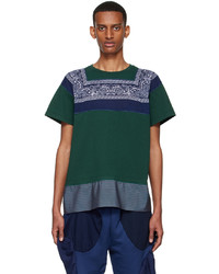 dunkelgrünes T-Shirt mit einem Rundhalsausschnitt mit Flicken von SC103