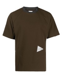 dunkelgrünes T-Shirt mit einem Rundhalsausschnitt von And Wander
