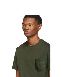 dunkelgrünes T-Shirt mit einem Rundhalsausschnitt von Prada