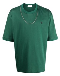 dunkelgrünes verziertes T-Shirt mit einem Rundhalsausschnitt