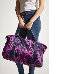 dunkellila bedruckte Taschen von Venice Beach