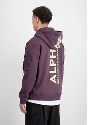 dunkellila bedruckter Pullover mit einem Kapuze von Alpha Industries
