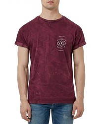 dunkellila bedrucktes T-Shirt mit einem Rundhalsausschnitt