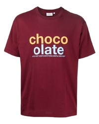 dunkellila bedrucktes T-Shirt mit einem Rundhalsausschnitt von Chocoolate