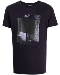 dunkellila bedrucktes T-Shirt mit einem Rundhalsausschnitt von Emporio Armani