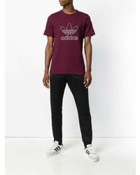 dunkellila bedrucktes T-Shirt mit einem Rundhalsausschnitt von adidas