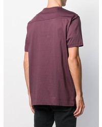 dunkellila bedrucktes T-Shirt mit einem Rundhalsausschnitt von Limitato