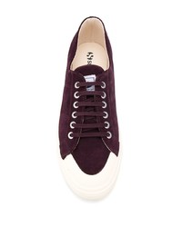 dunkellila niedrige Sneakers von Superga