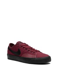 dunkellila niedrige Sneakers von Nike