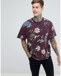 dunkellila T-Shirt mit einem Rundhalsausschnitt mit Blumenmuster