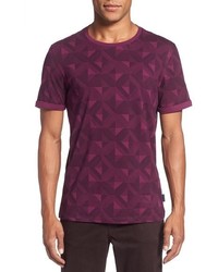 dunkellila T-Shirt mit einem Rundhalsausschnitt mit geometrischem Muster