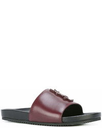 dunkelrote flache Sandalen aus Leder von Saint Laurent