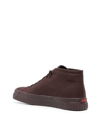 dunkelrote hohe Sneakers von Camper