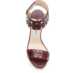 dunkelrote Keilsandaletten von Jimmy Choo