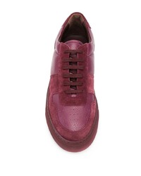 dunkelrote Leder niedrige Sneakers von Common Projects