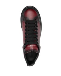 dunkelrote Leder niedrige Sneakers von Alexander McQueen