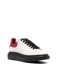 dunkelrote Leder niedrige Sneakers von Alexander McQueen