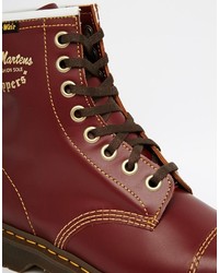 dunkelrote Lederstiefel von Dr. Martens