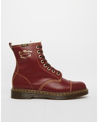 dunkelrote Lederstiefel von Dr. Martens