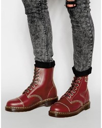 dunkelrote Lederstiefel von Dr. Martens