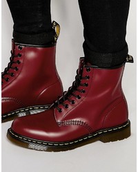 dunkelrote Lederstiefel von Dr. Martens