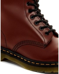 dunkelrote Lederstiefel von Dr. Martens