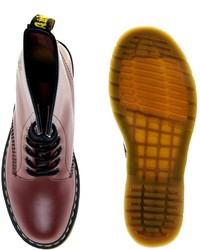 dunkelrote Lederstiefel von Dr. Martens