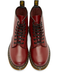 dunkelrote Lederstiefel von Dr. Martens