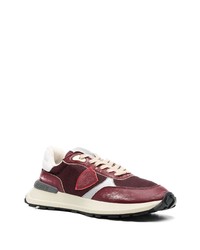 dunkelrote niedrige Sneakers von Philippe Model Paris