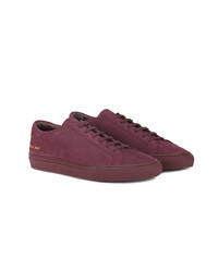 dunkelrote niedrige Sneakers von Common Projects