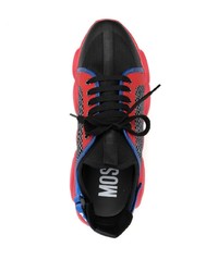 dunkelrote niedrige Sneakers von Moschino