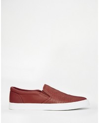 dunkelrote Slip-On Sneakers aus Wildleder mit Schlangenmuster von Asos