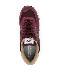 dunkelrote Sportschuhe von New Balance