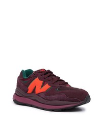 dunkelrote Sportschuhe von New Balance