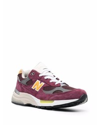 dunkelrote Sportschuhe von New Balance