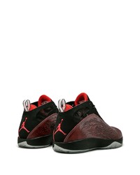 dunkelrote Sportschuhe von Jordan