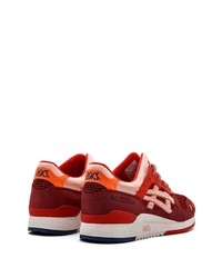 dunkelrote Sportschuhe von Asics