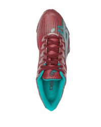 dunkelrote Sportschuhe von Asics