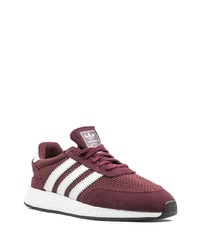 dunkelrote Sportschuhe von adidas