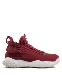 dunkelrote Sportschuhe von Jordan