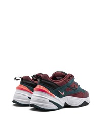 dunkelrote Sportschuhe von Nike