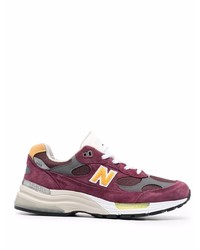 dunkelrote Sportschuhe von New Balance