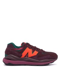 dunkelrote Sportschuhe von New Balance