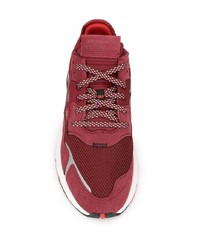 dunkelrote Sportschuhe von adidas