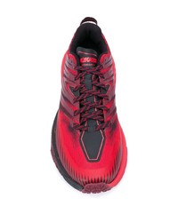 dunkelrote Sportschuhe von Hoka One One